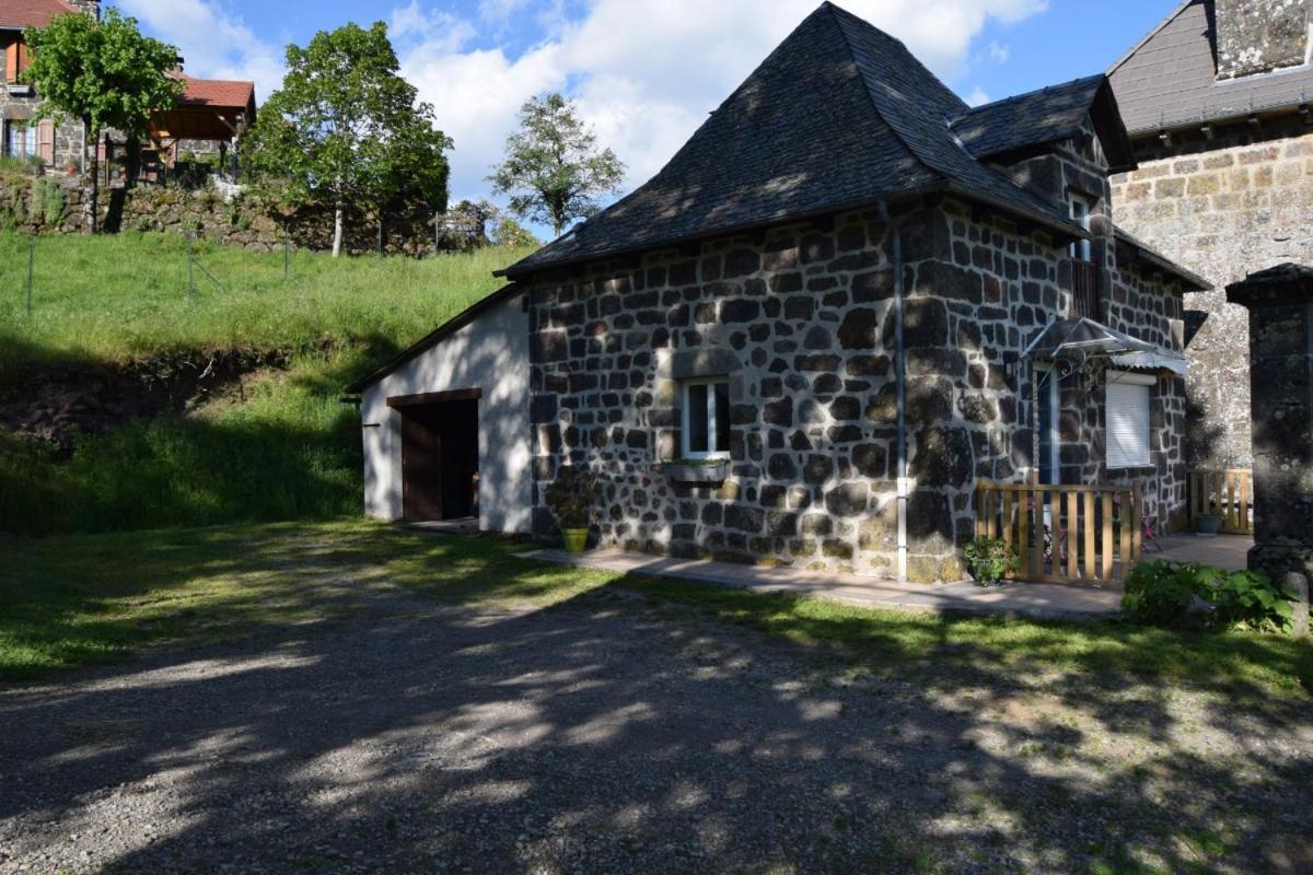 Gite 4 Personnes Dans Le Cantal Animaux Bienvenus Lascelle Exterior foto